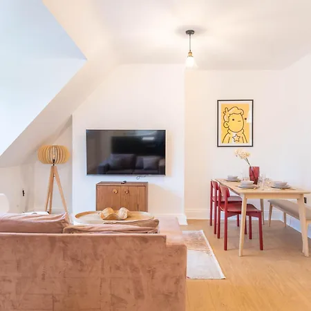 Eleven Lodge By Artsy